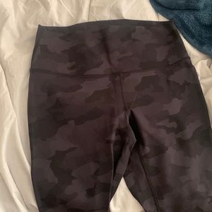 Lululemon wonder under leggings 28”